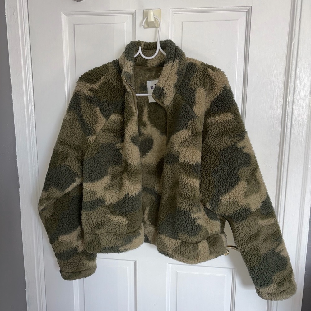 Hollister Women's Olive & Tan Teddy Jacket - Camouflage Sherpa